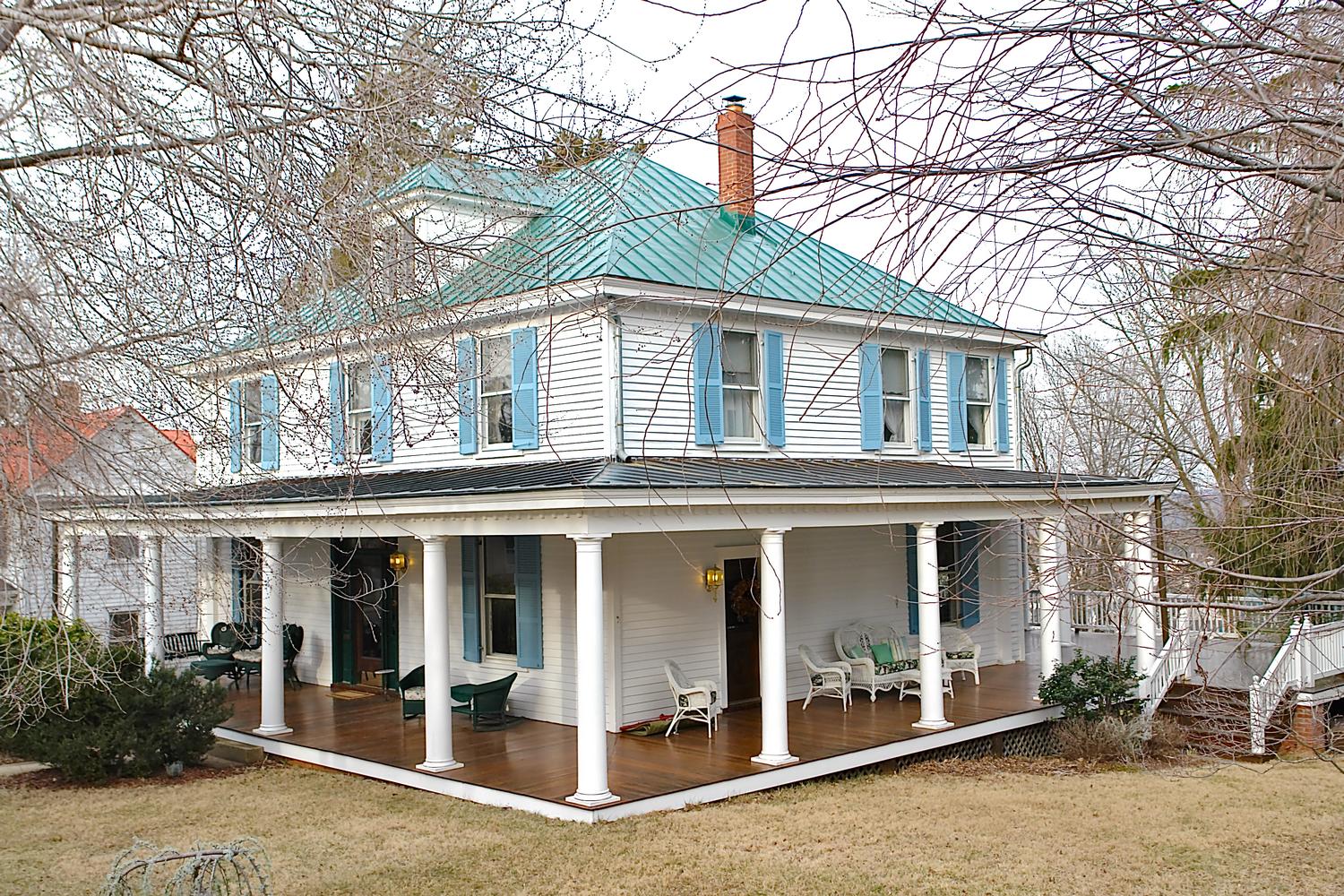  - House with a generous front porch. -  - taken with Sony DSC-R1 - Warrenton, Virginia - Tony Karp, design, art, photography, techno-impressionist, techno-impressionism, aerial photography , drone , drones , dji , mavic pro , video , 3D printing - Books -
