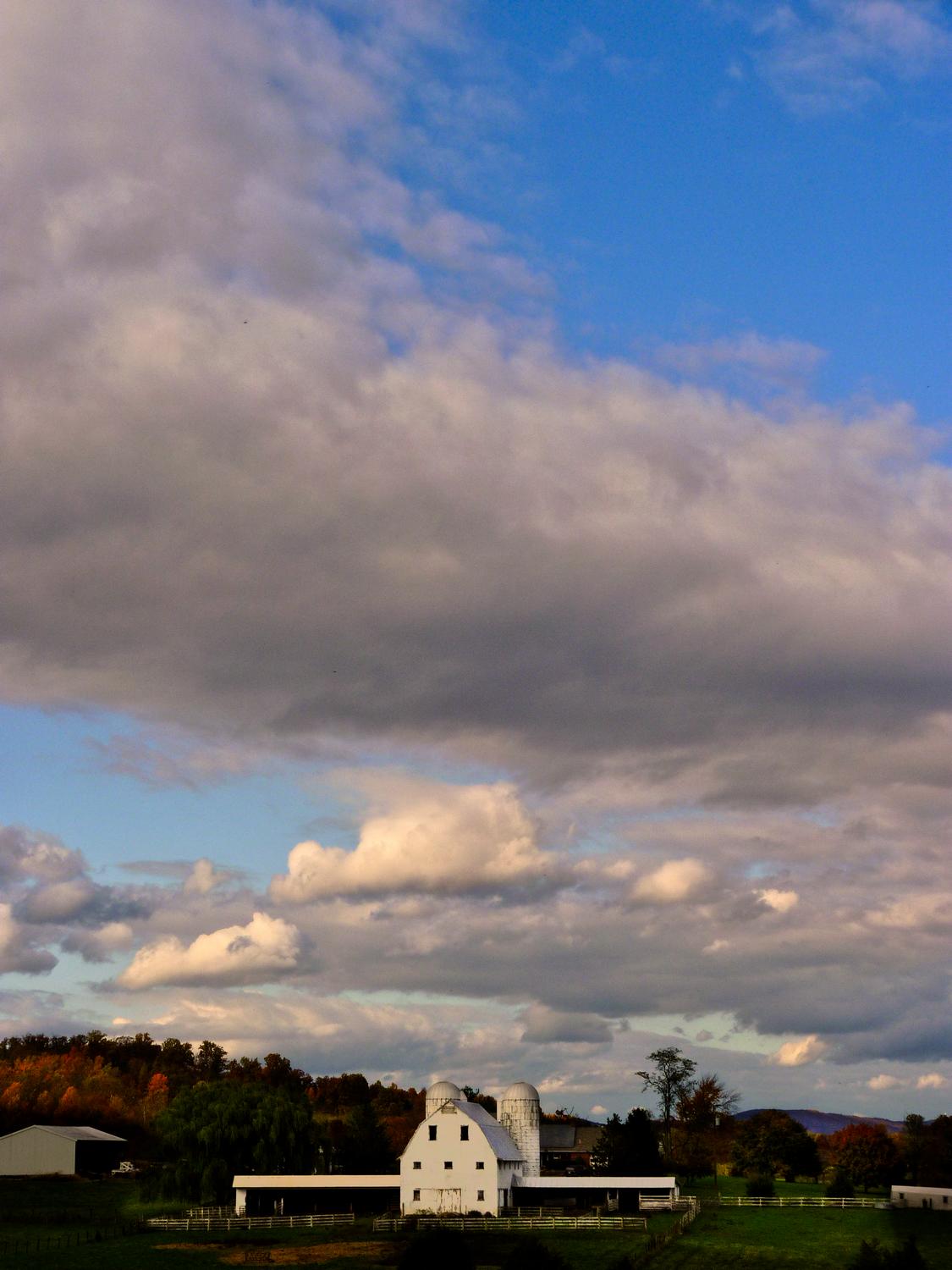 Warrenton, Virginia-  Panasonic DMC-FZ35 - The barn that reminds me of an airplane. - Tony Karp, design, art, photography, techno-impressionist, techno-impressionism, aerial photography , drone , drones , dji , mavic pro , video , 3D printing - Books -